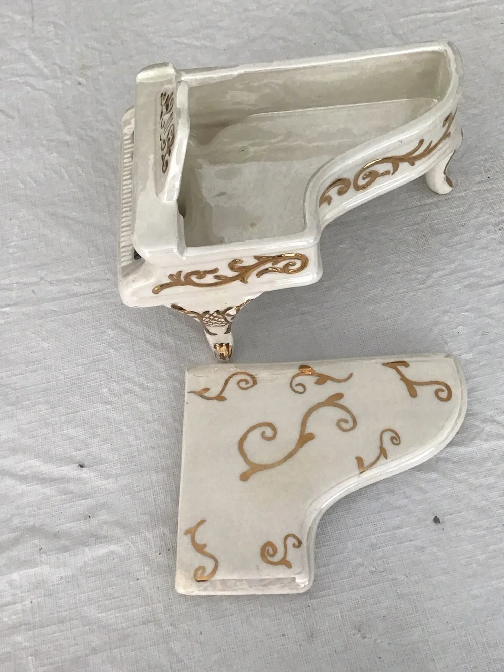 Ceramic White & Gold Grand Piano Jewelry Box.  #252
